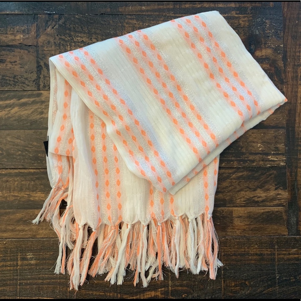Cream fringe scarf 🧣